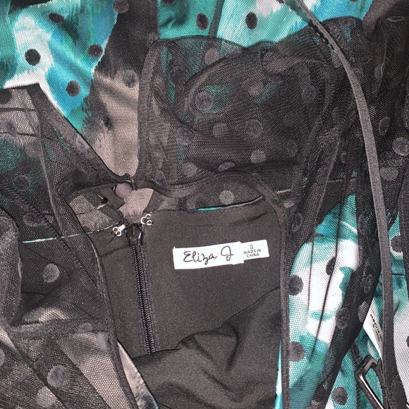 Dress - Picture 6 of 6